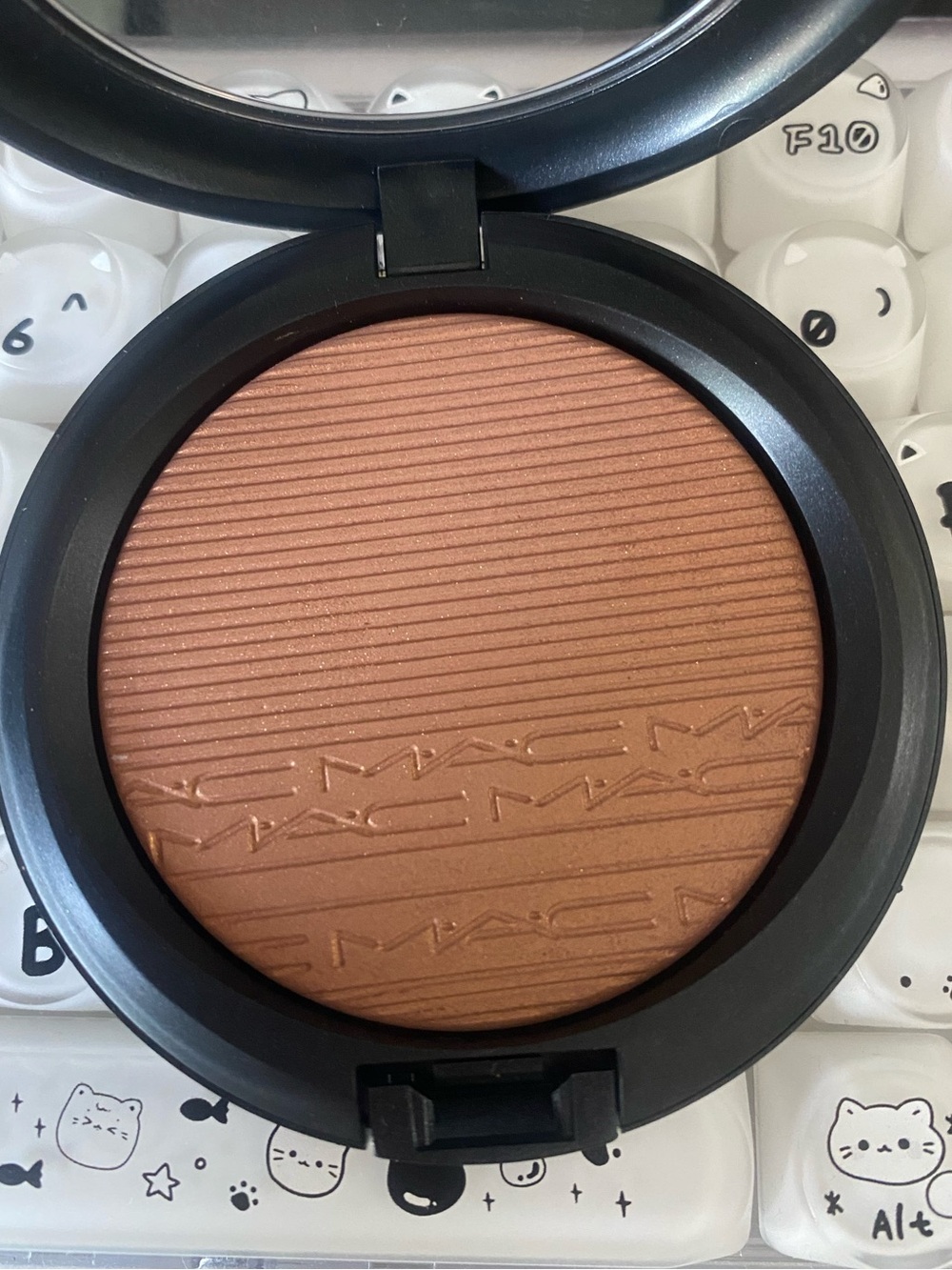 MAC extra Dimension Glow With It